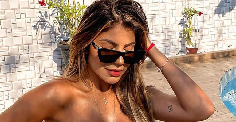 Com biquíni ousado, Hariany Almeida exibe corpo bronzeado à beira da piscina: “Que calor”