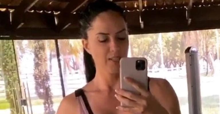 Noiva de Zezé di Camargo posa na academia e calça legging marca cada detalhe: “Engordei muito”