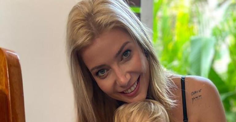 Luiza Possi explode o fofurômetro ao posar coladinha com o filho: “Meu grude”