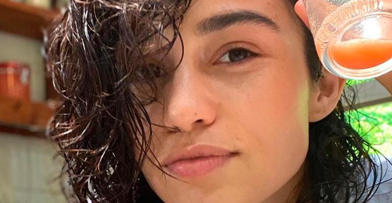 Nanda Costa aparece dando beijão na esposa em dia de praia: “Que a felicidade vire rotina”