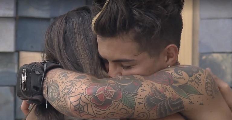 A Fazenda 12: Biel e Tays ‘selam a paz’ após desentendimento: “Posso confiar em você?”