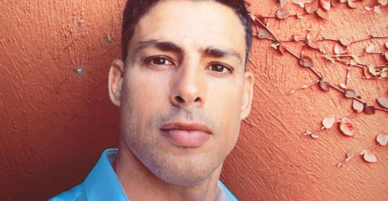 Discreto, Cauã Reymond relata dificuldade em superar a morte da mãe: “Estou nessa busca”