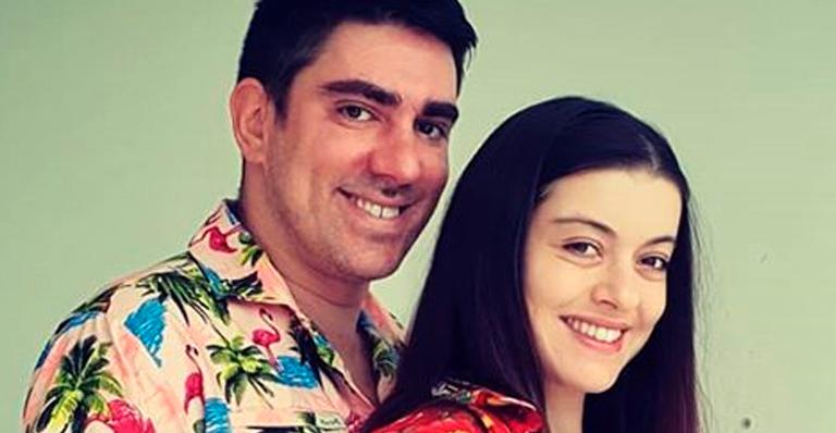 Gravidíssima, esposa de Marcelo Adnet mostra barrigão estourando aos sete meses: “Sextou”
