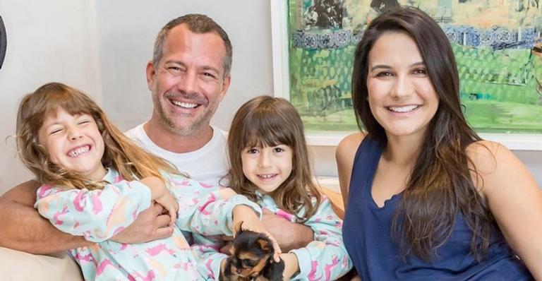 Mais um! Malvino Salvador aumenta a família com filhote de cachorro