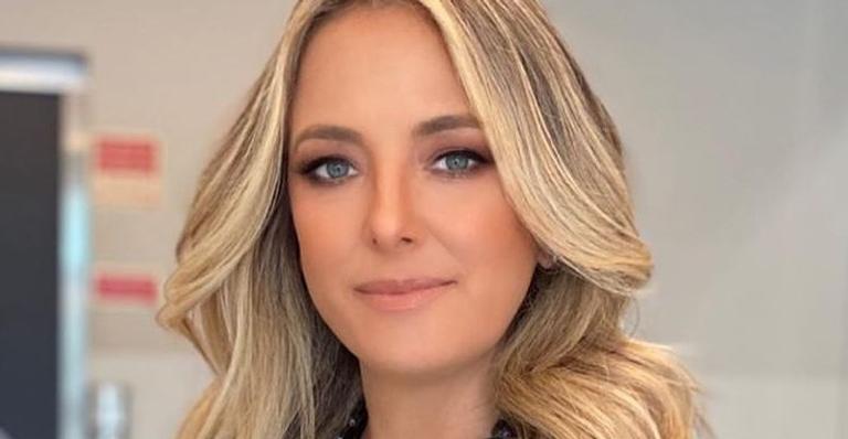 Ticiane Pinheiro encanta web com clique super sorridente da filha Manu: “Cara do papai”