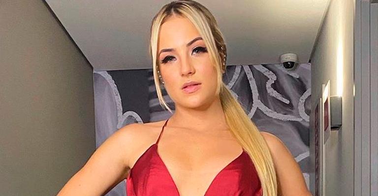Ex-BBB Gabi Martins aposta em visual fatal e vestido fendado rouba a cena: “Mais linda do Brasil”
