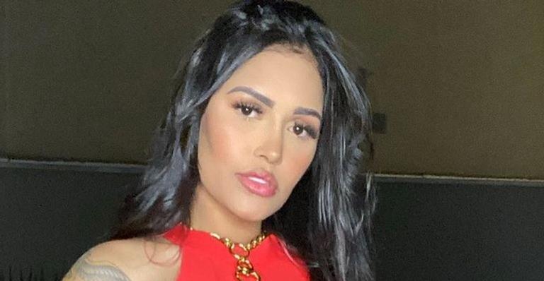 Fila andou? Ex-BBB Flayslane surge abraçadinha com boy misterioso e levanta rumores de affair