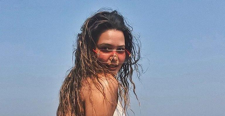 Com biquíni cavado, Geisy Arruda exibe nova tatuagem floral na coxa: “Meu ponto fraco”
