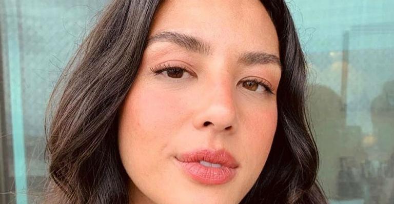 De biquíni, Yanna Lavigne posa deslumbrante em cenário paradisíaco: “Essa merece quadro”