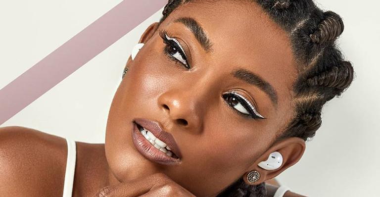 Erika Januza dispensa maquiagem e arranca elogios com beleza natural: “Mulher maravilhosa”