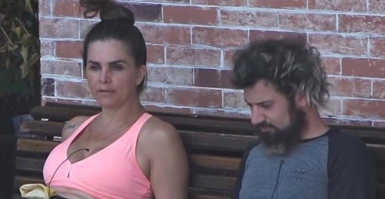 A Fazenda: Luiza Ambiel detona Mateus Carrieri e dispara: “Gente idiota”