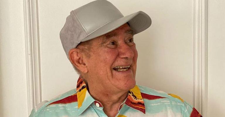 Renato Aragão surge sorridente com camisa de desenho animado: “Que sorriso mais lindo”