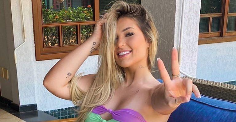De biquíni fio dental, Virginia Fonseca sensualiza ao exibir barriga chapada