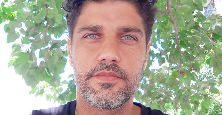 Que genética! Bruno Cabrerizo divide clique raro em família e irmão gato rouba a atenção: “Multiplica”