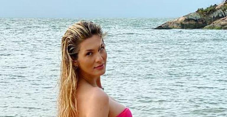 De biquíni, Lívia Andrade esbanja sensualidade ao posar em cenário paradisíaco: “Tão linda”