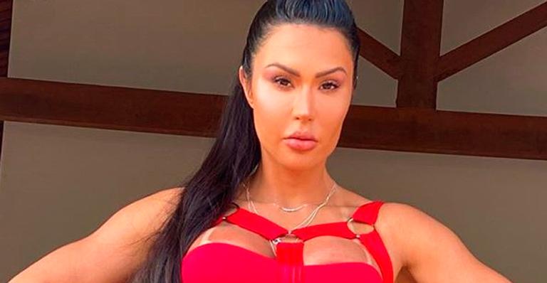 Gracyanne Barbosa arrasa com lookinho fitness mínimo e mostra músculos das pernas: “Parabéns”