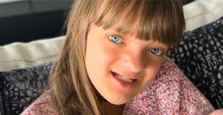 Madrasta flagra Rafa Justus empurrando carrinho de bebê de R$ 12 mil da irmãzinha: “Tá de babá”