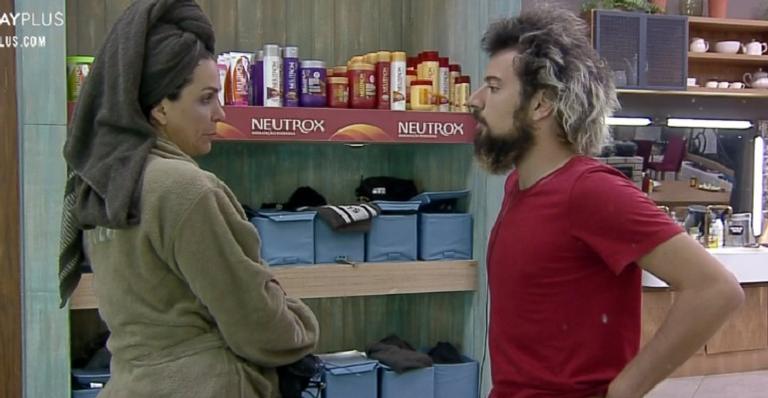 A Fazenda: Cartolouco busca amizade com Luiza após indicação pra roça: “Gosto de reparar em você”