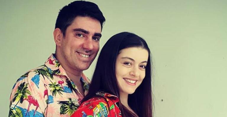Grávida do primeiro filho, namorada de Marcelo Adnet exibe barrigão de 8 meses: “Com a melhor surpresa”