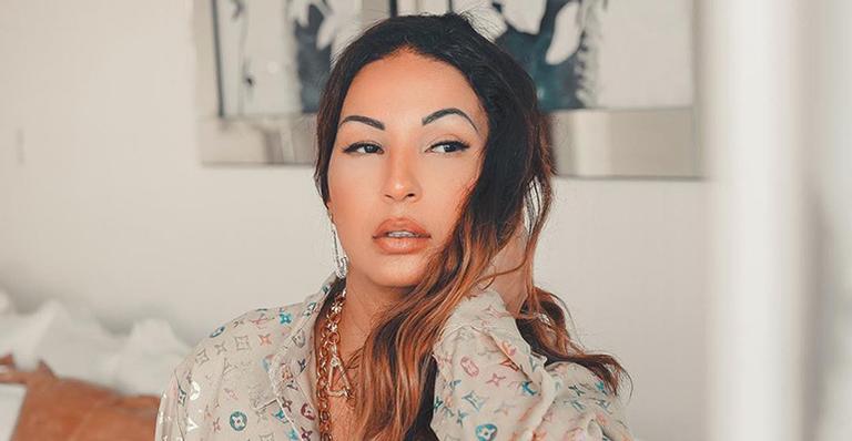 Valesca Popozuda dá em cima de gringo bonitão e descobre que ele é gay: “Vou superar”