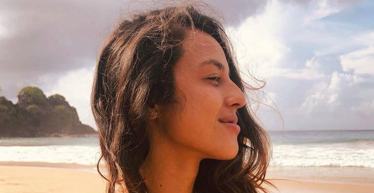Yanna Lavigne ostenta beleza natural e barriga sequinha em clique de biquíni: “Como pode?”