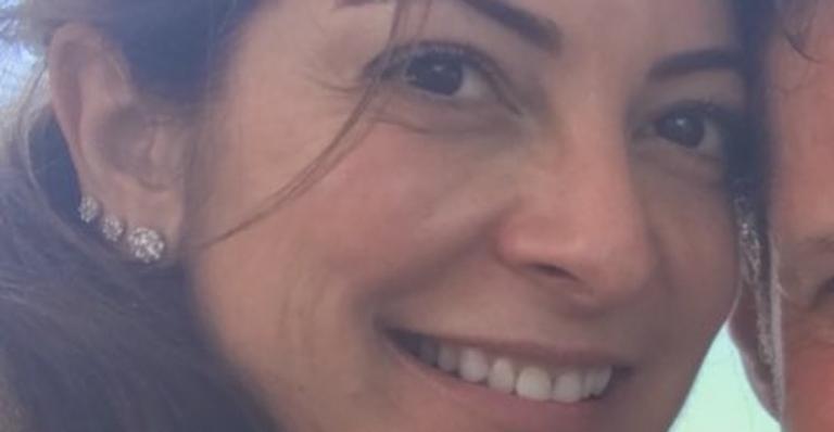 Ana Paula Padrão surge sorridente com marido gato e desabafa: “Sinto-me um tanto egoísta”
