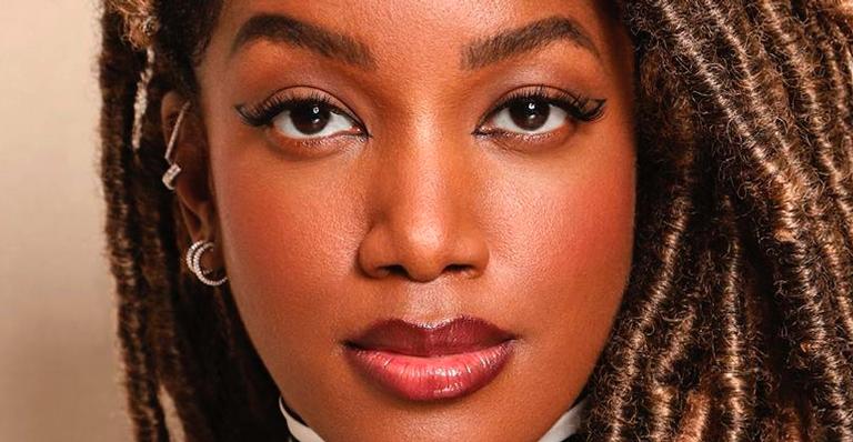 Iza muda de visual e surge com dreads e look cheio de estampas: “Linda, talentosa, referência”