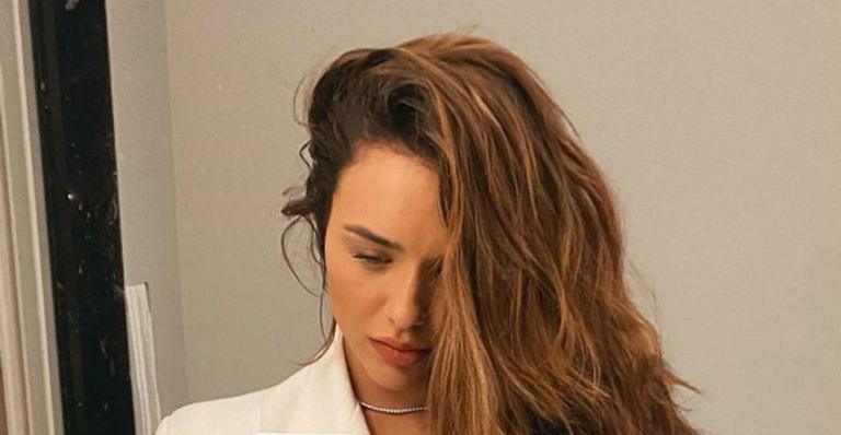 Poderosa! Rafa Kalimann despensa sutiã, mas surge com produção elegante em clique: “A perfeição”