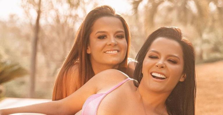 Maiara e Maraisa colecionam suspiros com novos cliques de biquíni em sua mansão: ”Deusas!”
