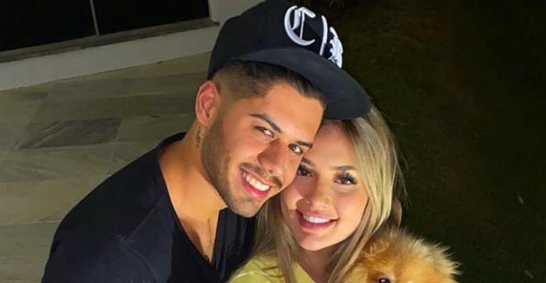 Zé Felipe dá beijão na barriguinha de Virginia Fonseca e confirma gravidez: ”Agora somos três”