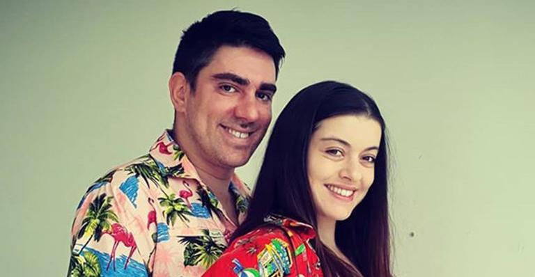 Grávida, esposa de Marcelo Adnet mostra evolução da barriga: “Pacotinho de amor”