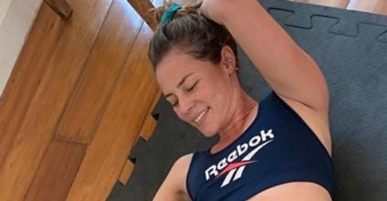Paolla Oliveira mostra físico impecável após treino com seu pet: ”Que barriguinha!”