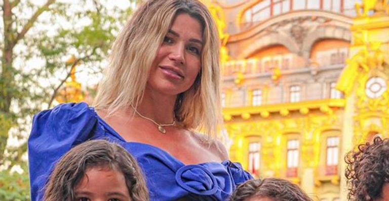 Ex-panicat Dani Souza reúne os três filhos com Dentinho em um clique inédito: “Amo muito vocês”