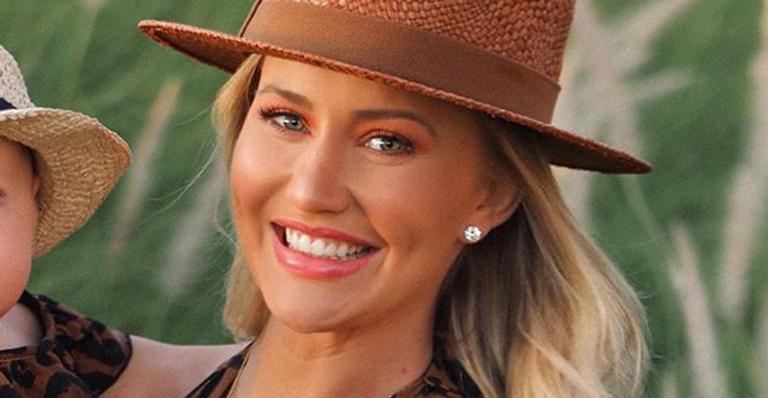 Esposa de Roberto Justus elege maiô cavado para novo clique com a filha: “Perfeição existe”