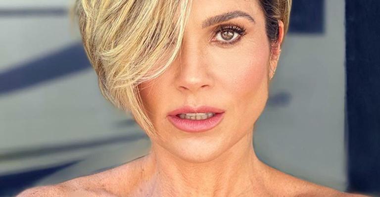 Aos 46 anos, Flávia Alessandra causa ao posar de roupão e deixar tatuagem à mostra: “Feriado”