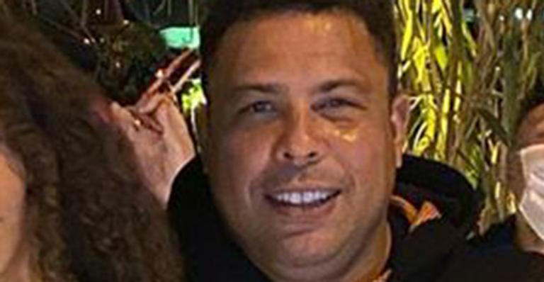 Ronaldo reúne os filhos em clique raro e semelhança com o craque choca fãs: “Suas cópias”