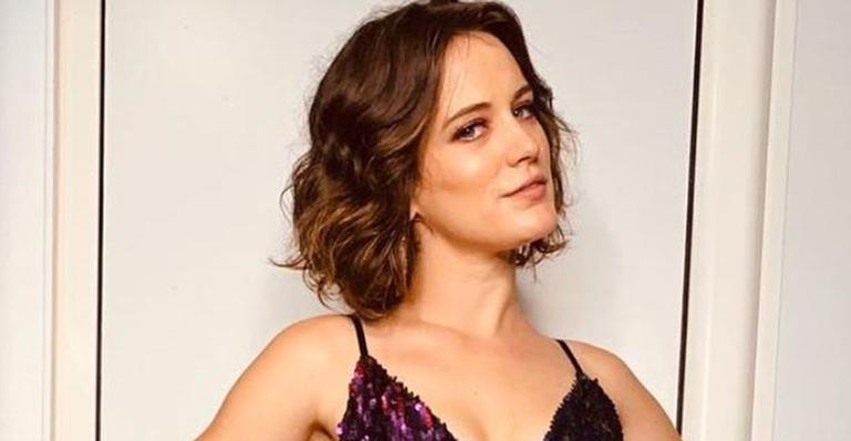 Bianca Bin sensualiza de maiô cavadíssimo e bumbum gigante impressiona