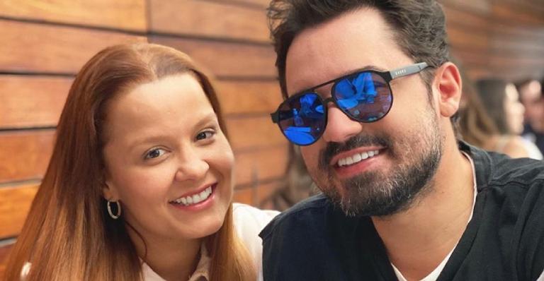 Fernando surge no colo de Maiara e se diverte: ”Namore alguém que te trate como um ‘princeso”’