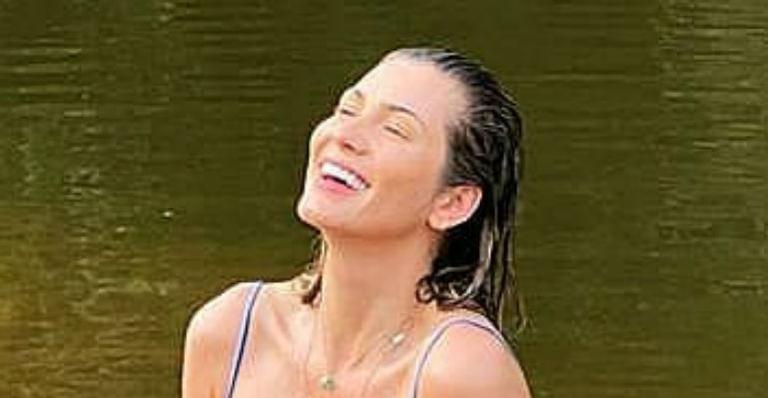 Lívia Andrade se refresca em beira do rio e corpão rouba a cena: “Sem palavras”