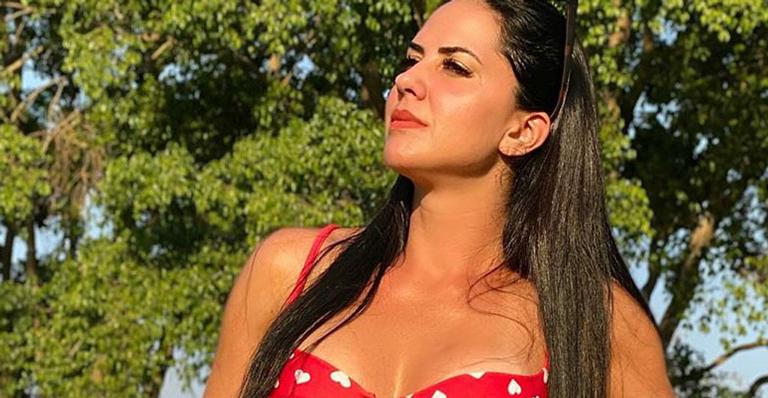 Zezé di Camargo clica a noiva com o shortinho jeans aberto em momento ousado: “Admire”