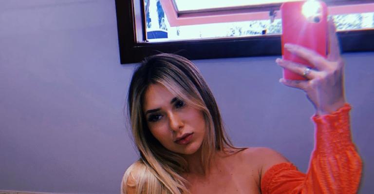 Com blusa decotada, Virgínia Fonseca nega que tenha aumentado silicone: ”Gravidinha”