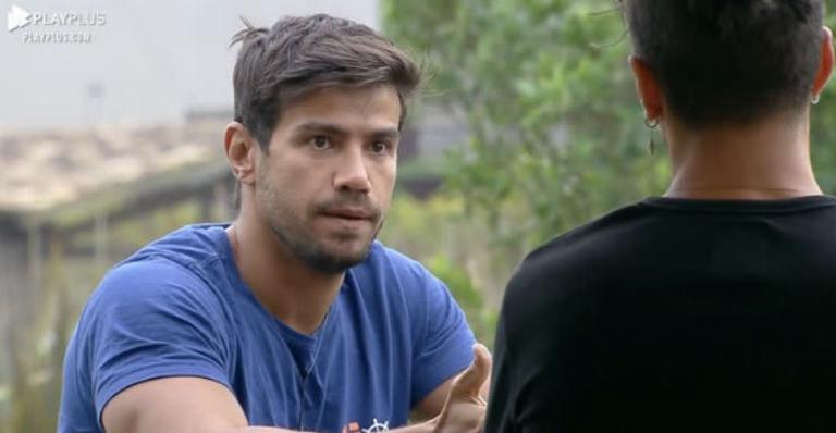 A Fazenda: Mariana tenta justificar veto ao Biel que segue inconformado com a atitude