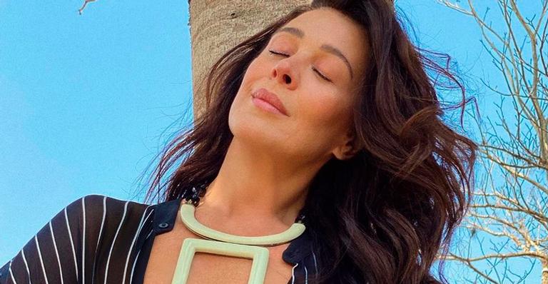 Aos 53 anos, Claudia Raia posa sem sutiã e mostra corpão com look transparente: “Não envelhece”