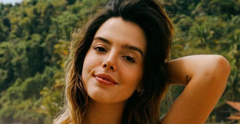 Com biquíni estampado, Giovanna Lancellotti exibe shape sequinho e seguidores babam: “Tanta beleza”