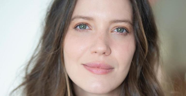 Grávida, Nathalia Dill sofre golpe e faz alerta aos seguidores: ”Não sou eu!”