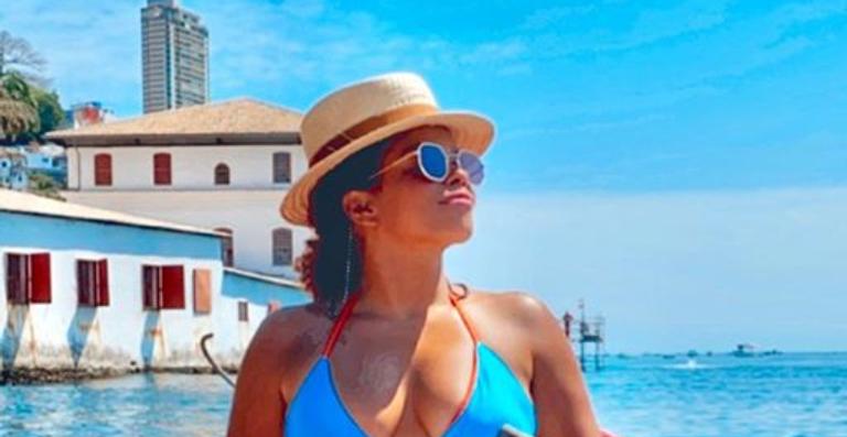 Jeniffer Nascimento ostenta curvas impecáveis em clique de biquíni: ”Maravilhosa”