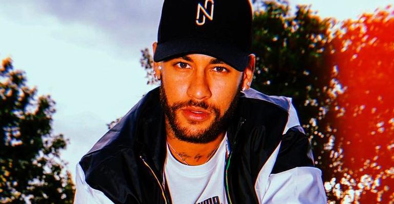 Neymar Jr. celebra vitória em jogos da Seleção e aparece exausto em foto: “Cansaço e sono”