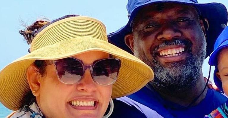 Péricles contagia fãs com alegria da filha em primeira viagem à praia: ”Inesquecível”