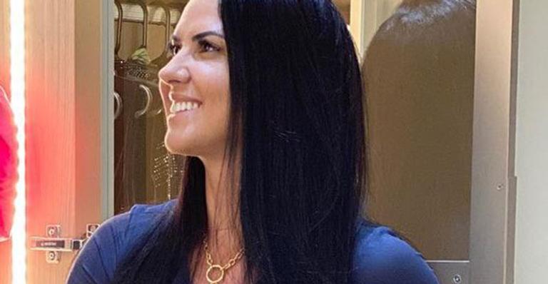 Com os pernões de fora, noiva de Zezé di Camargo exibe closet luxuoso em novo apartamento: “Sonho”