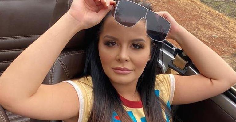 Rica! Maraisa posa ostentando tênis avaliado em mais de R$ 7 mil